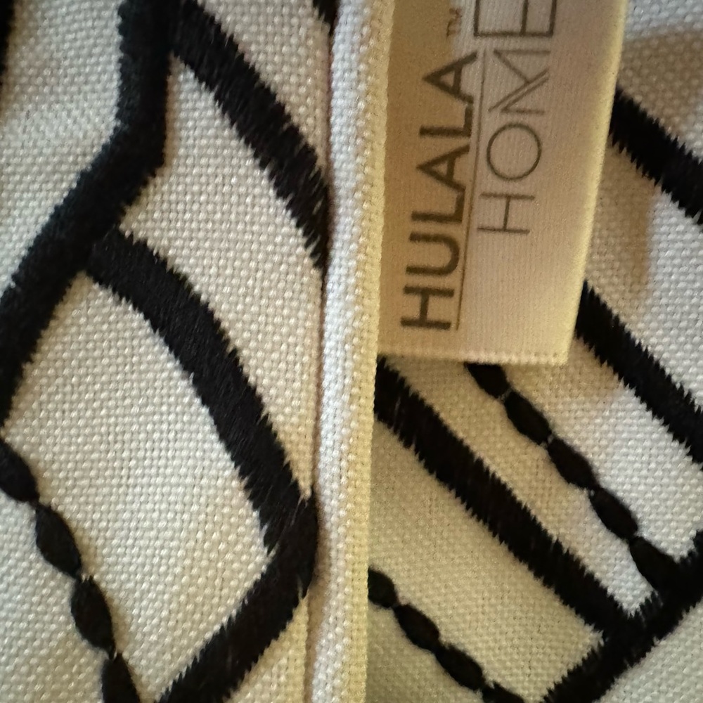 Hulala Home Zippered Black & White Embroidered Leaf Pillowcases Covers New - Picture 4 of 4